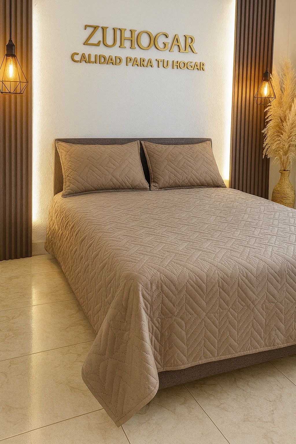 Tendido unifaz color camel con diseño fondo entero y acabado elegante, ideal para crear ambientes cálidos, modernos y acogedores. Su tono versátil combina fácilmente con diferentes estilos de decoración, aportando un toque sofisticado y natural al dormitorio.